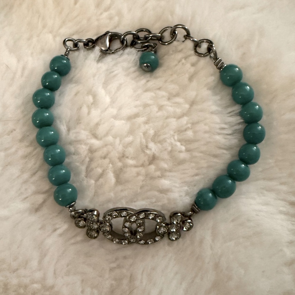 NWT Chanel 23A Ruthenium, Green & Gray Bracelet 💚
Full set without receipt